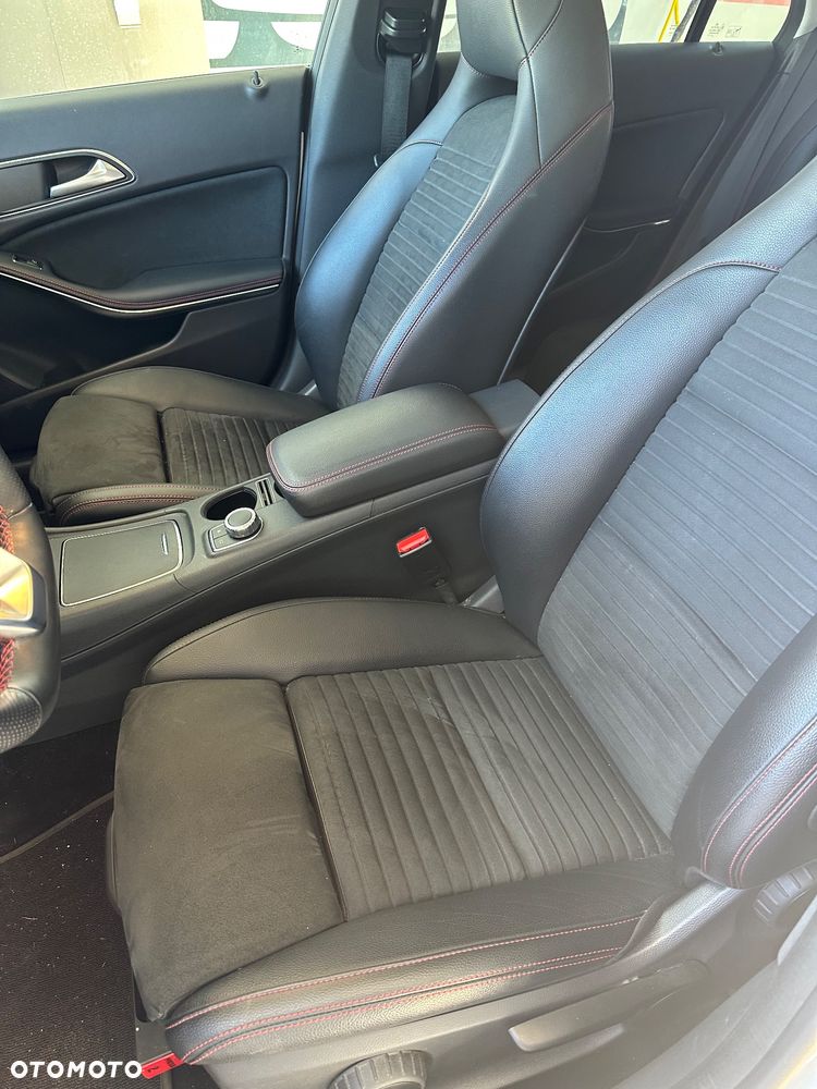 Mercedes-Benz CLA 200 7G-DCT AMG Line - 13