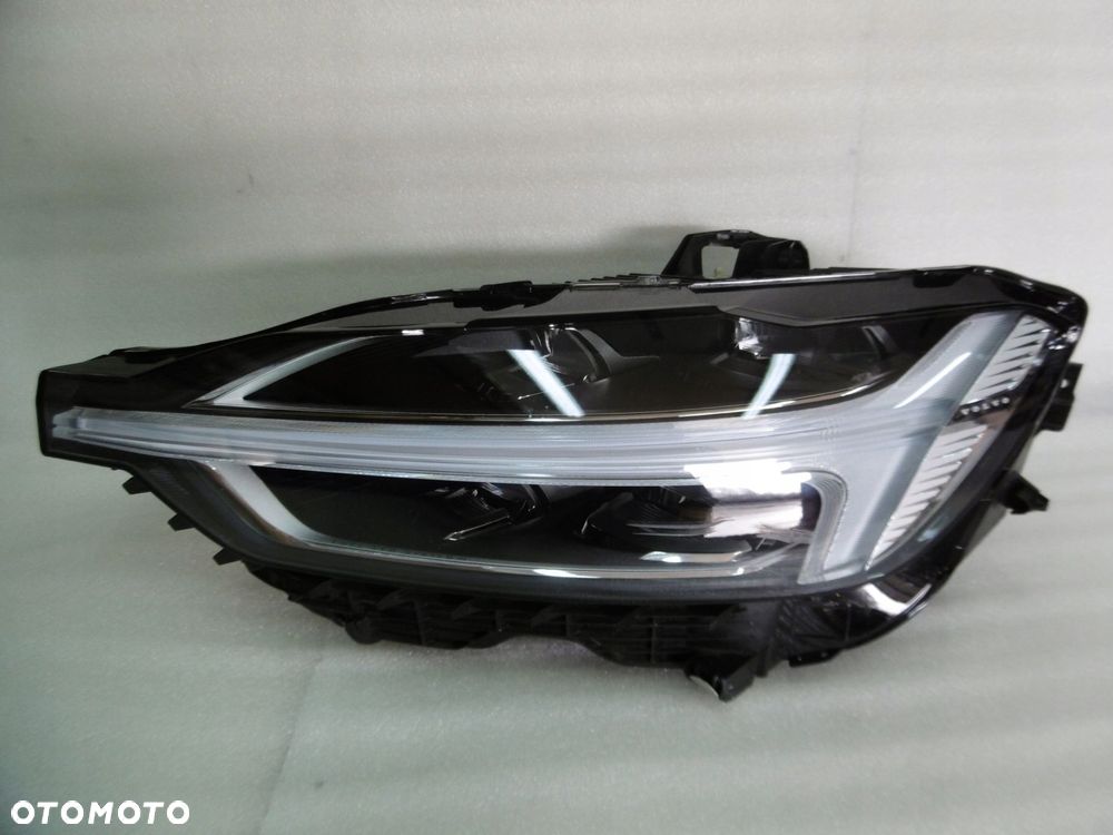 volvo xc60 ii 17/21r - lampa przednia lewa full led - 1