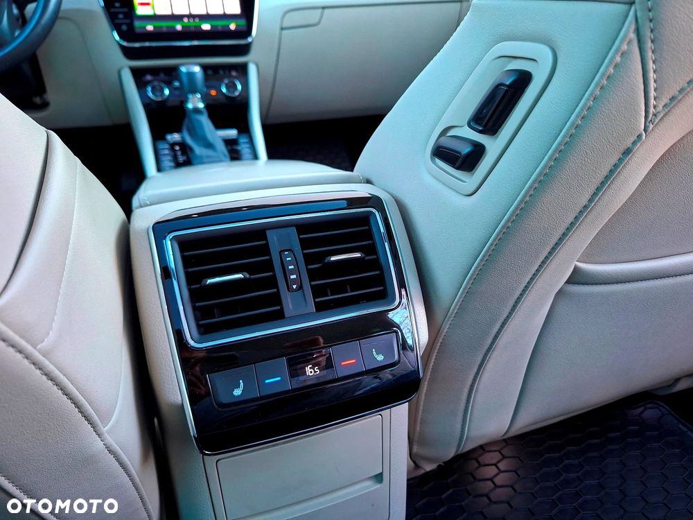 Skoda Superb 2.0 TDI DSG L&K - 33