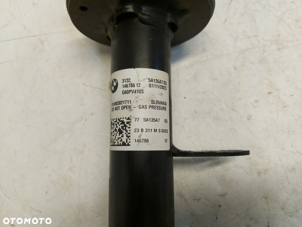 BMW 5 G60 530E Amortyzator przód lewy 5A137A7 - 2