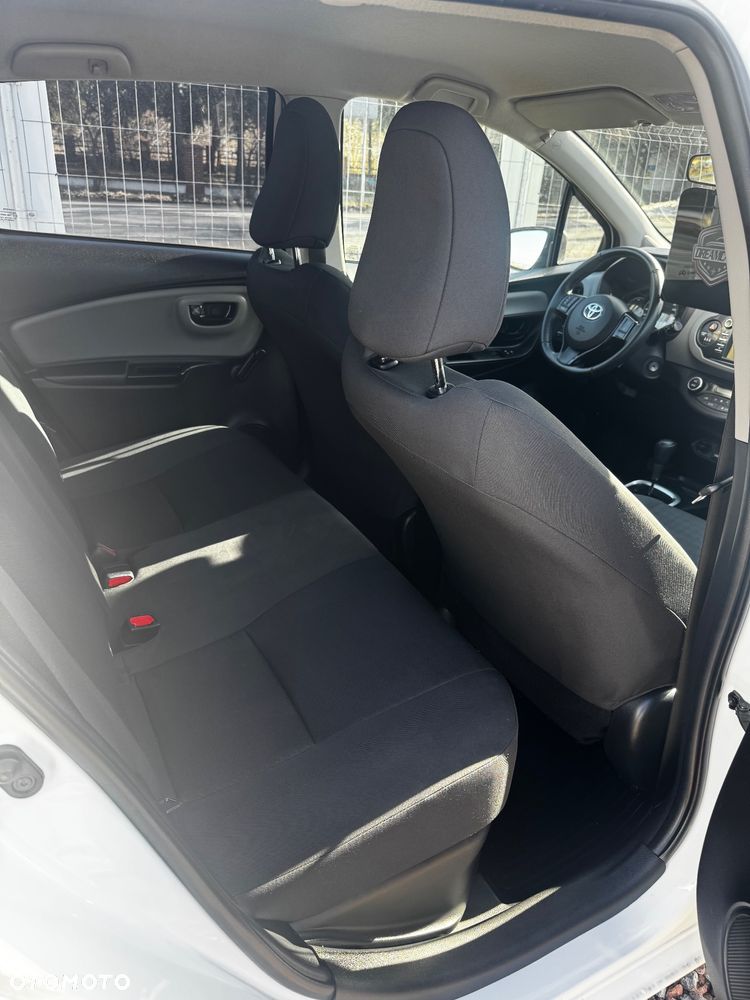 Toyota Yaris Hybrid 100 Life - 8