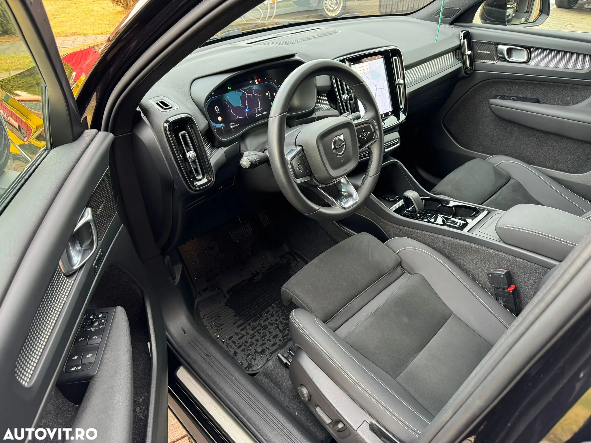 Volvo XC 40 B4 AT FWD MHEV Plus Dark - 11