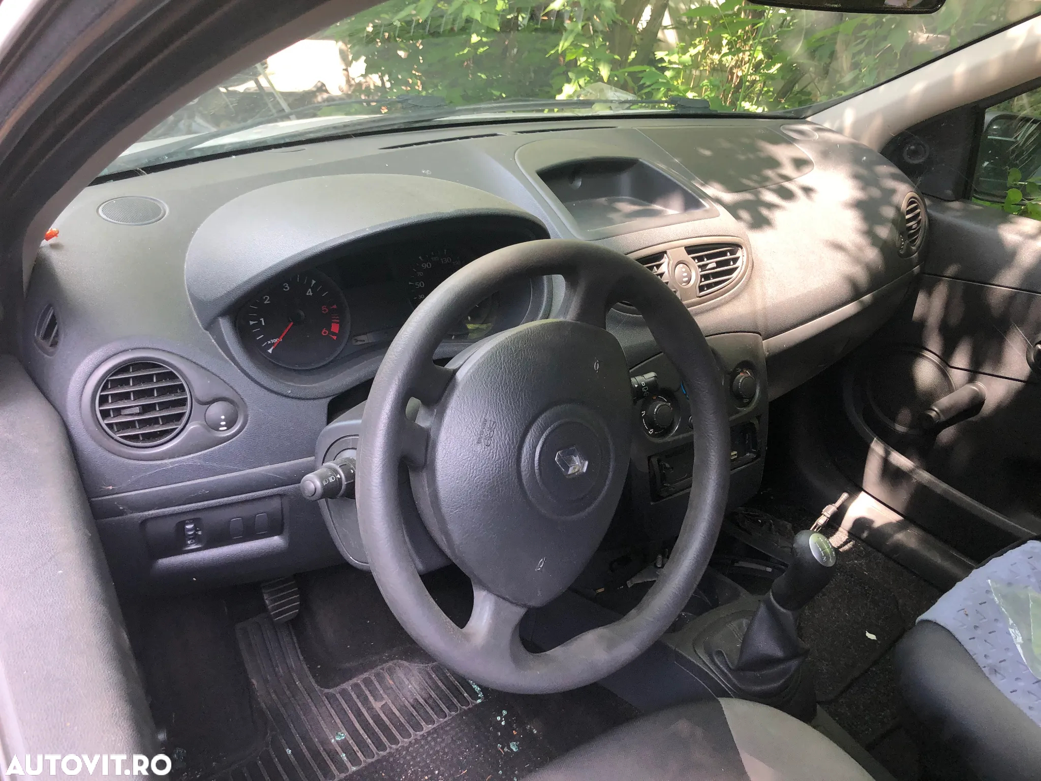 Dezmembrez Renault Clio 3 break facelift 2011 alb 1.5 dci Euro 5  K9K-67 - 2