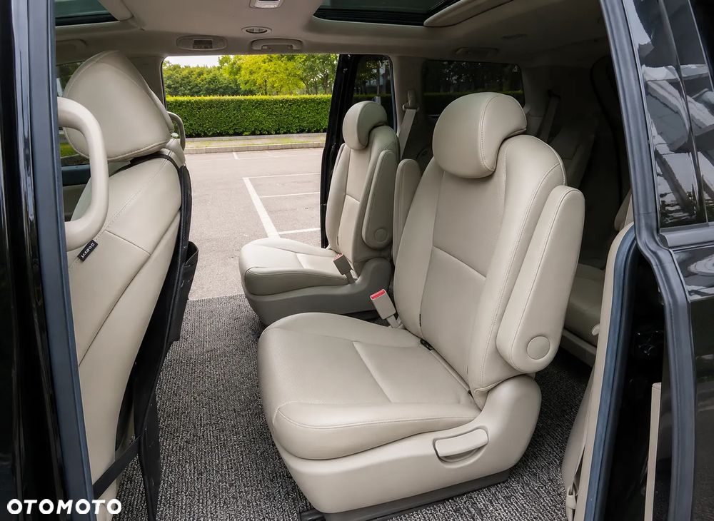 Kia Carnival - 14