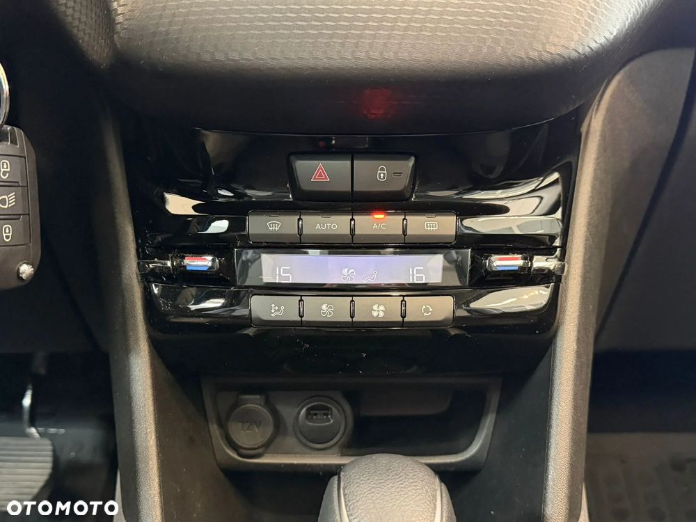 Peugeot 2008 1.2 Pure Tech GPF Allure S&S EAT6 - 20