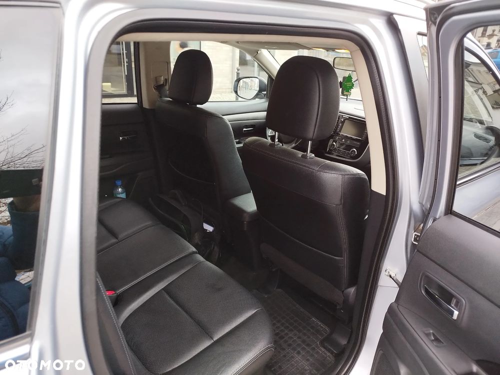 Mitsubishi Outlander 2.2 DID Intense + 4WD - 2