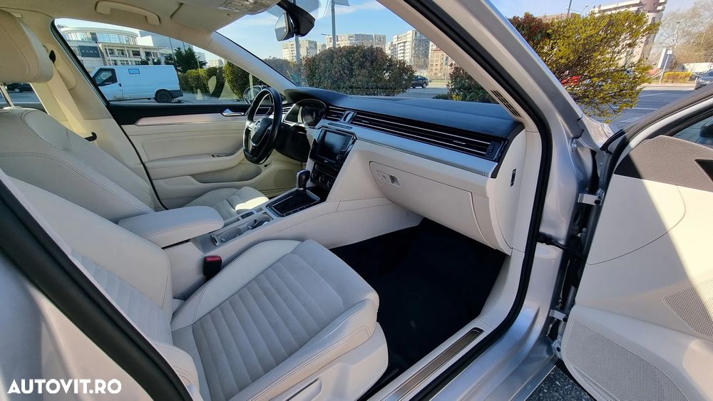 Volkswagen Passat Variant 2.0 TDI DSG 4Motion Highline - 14