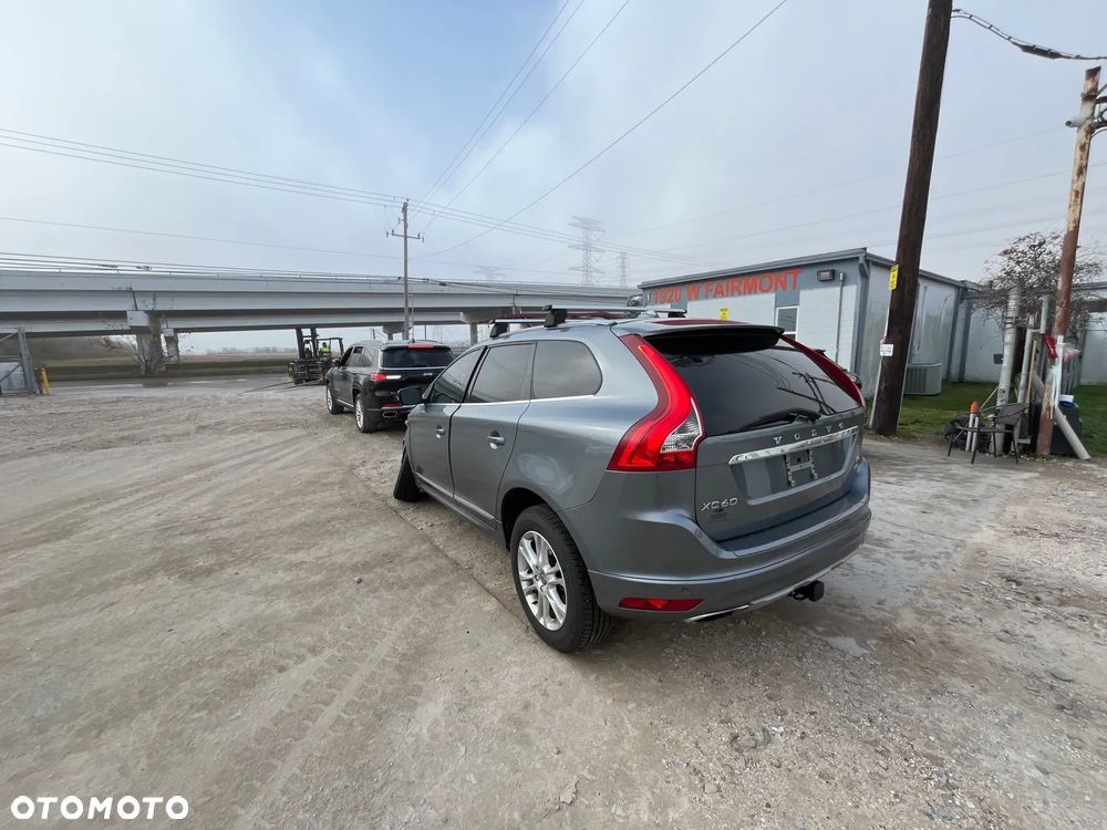 Volvo XC 60 T5 AWD Momentum - 1