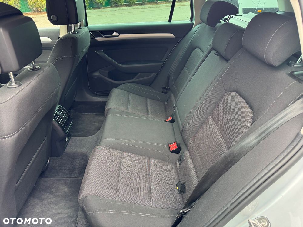 Volkswagen Passat Variant - 13