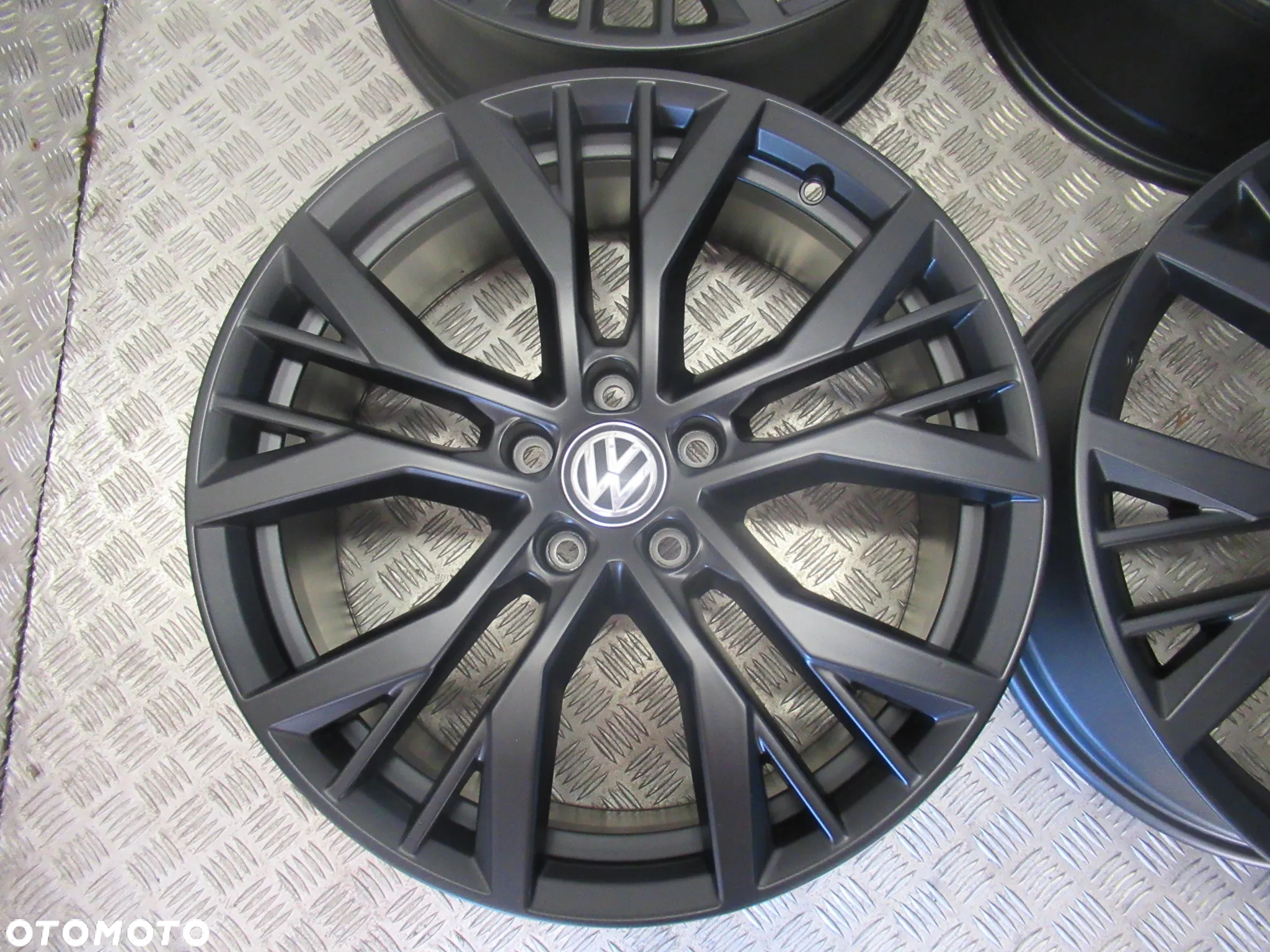 NOWE Felgi Vw Golf VII GTI GTD Touran Tiguan Passat 7,5Jx19 et51 5x112 - 5
