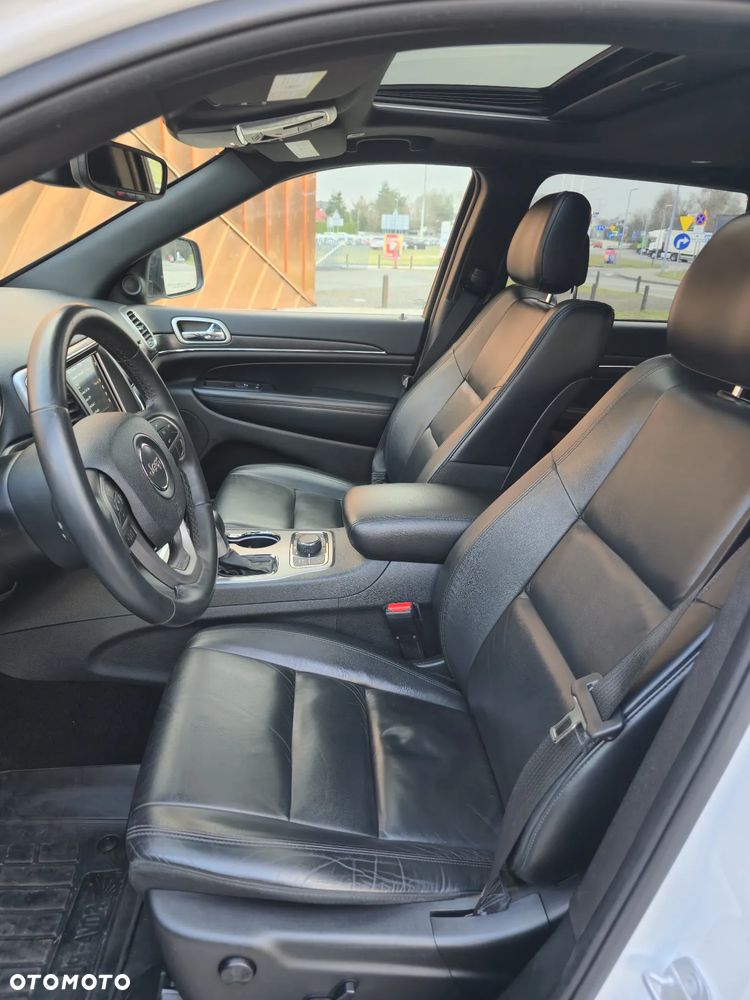Jeep Grand Cherokee - 22