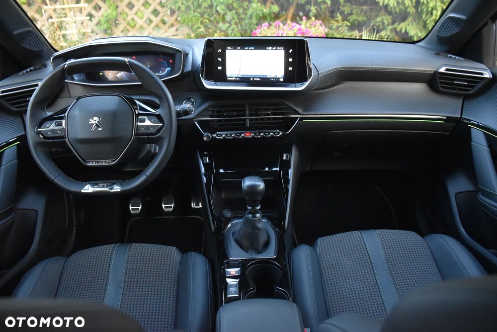 Peugeot 208 PureTech 100 GT - 24