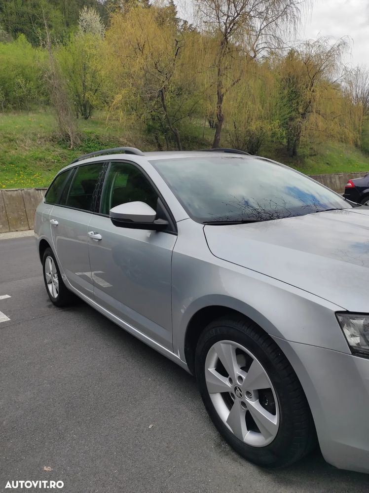 Skoda Octavia 1.6 TDI DSG Ambition - 5