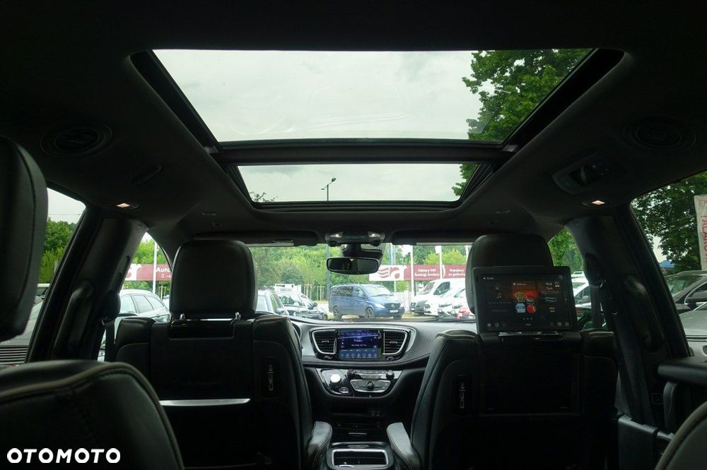 Chrysler Pacifica - 21