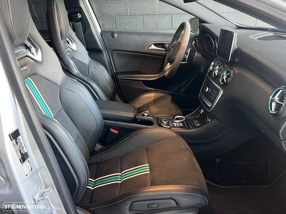 Mercedes-Benz A 45 AMG 4Matic Speedshift 7G-DCT PETRONAS 2015 World Champion Edition - 12