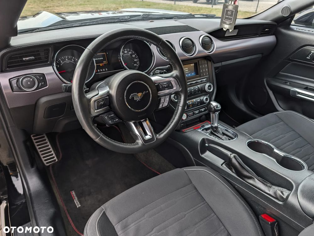 Ford Mustang - 25