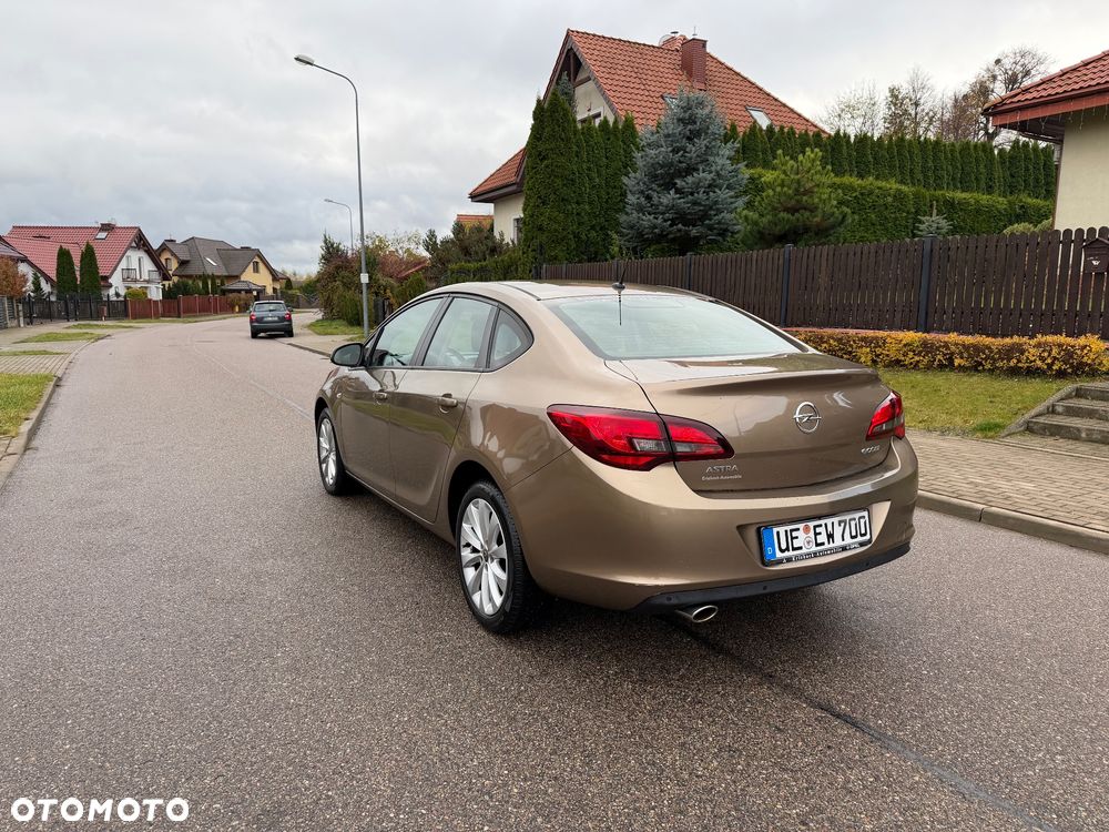 Opel Astra 1.4 Turbo Edition - 4