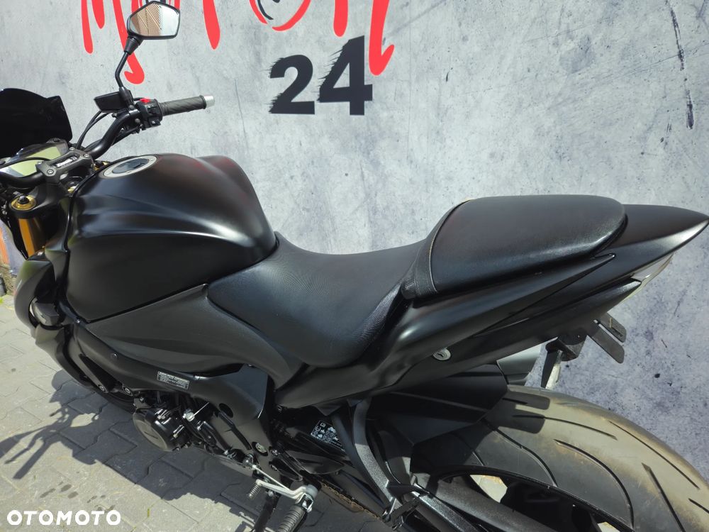 Suzuki GSX - 18