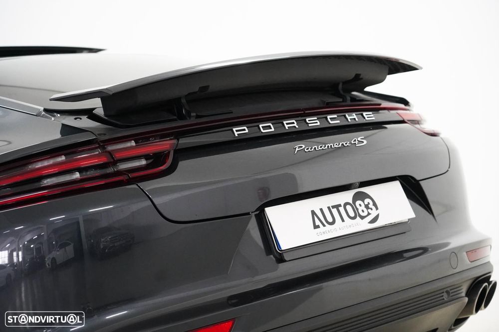 Porsche Panamera 4 S - 33