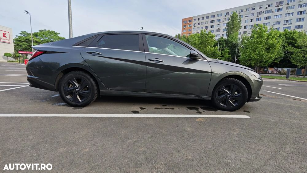 Hyundai Elantra 1.6 l 123 CP 6MT Highway - 6
