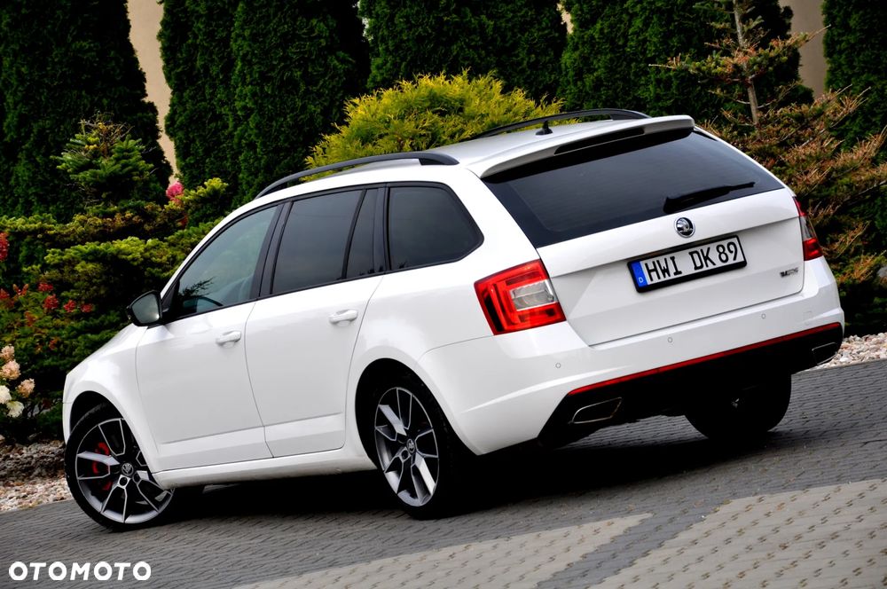 Skoda Octavia Combi 2.0 TDI DSG RS - 22