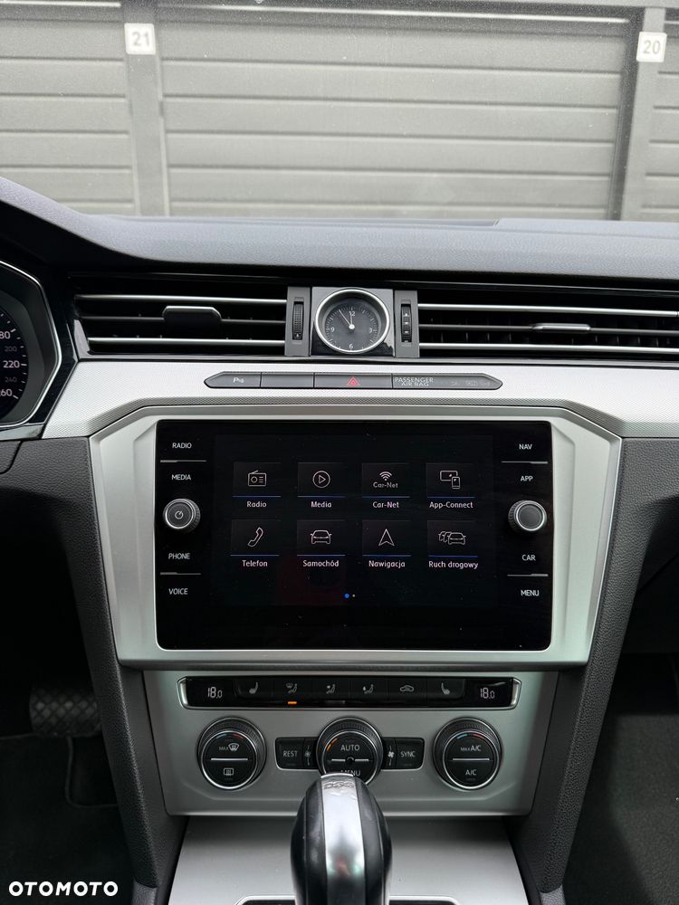 Volkswagen Passat - 30