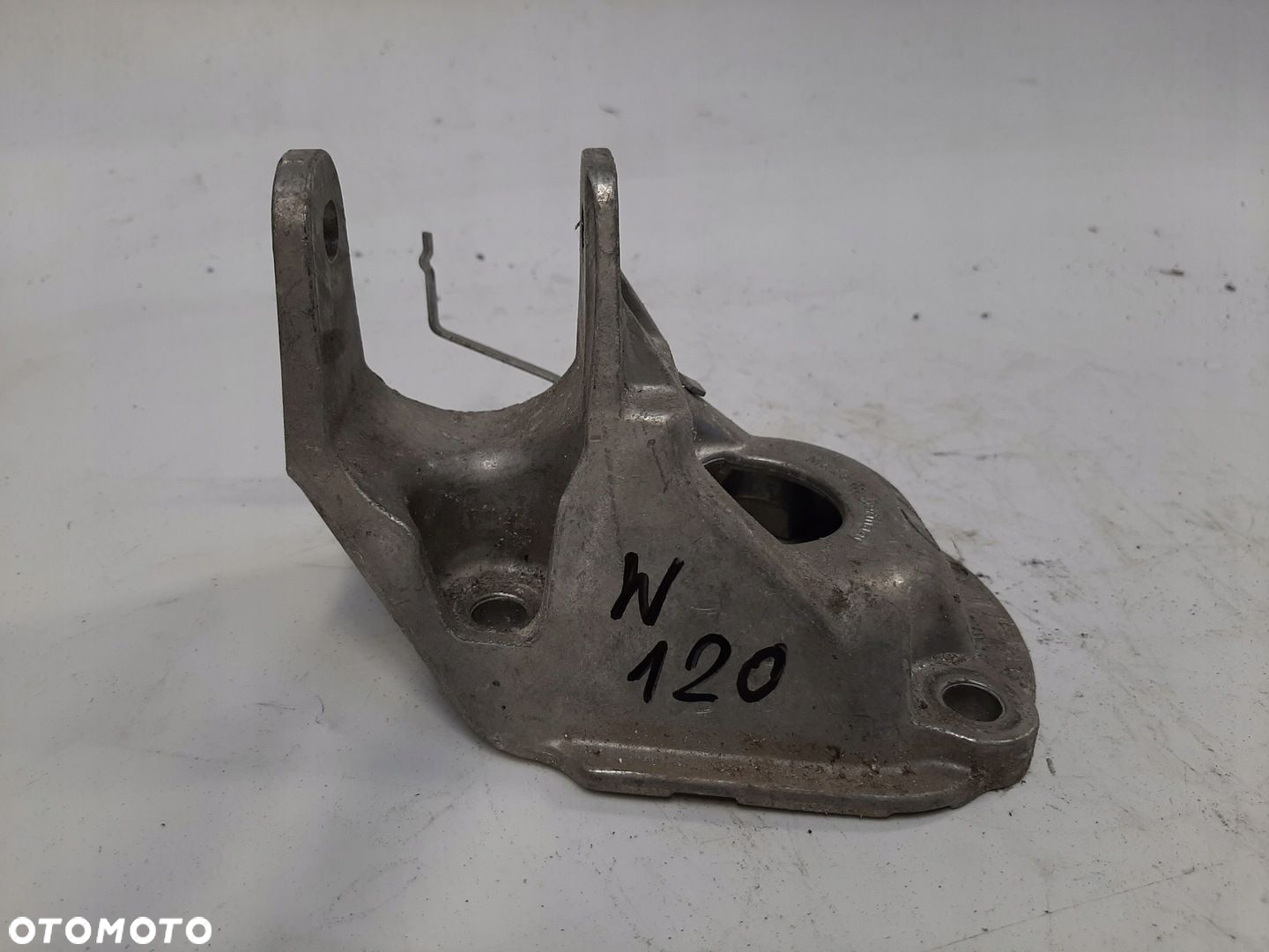 AUDI VW ŁAPA MOCOWANIE STELAŻ 7P599373 - 2