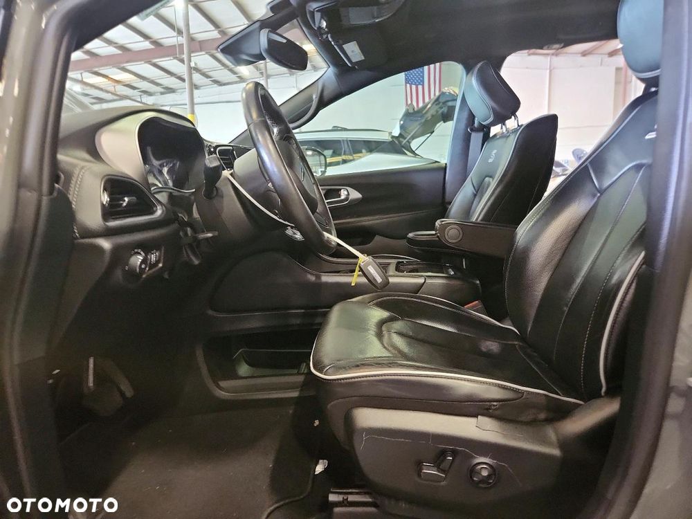 Chrysler Pacifica - 7