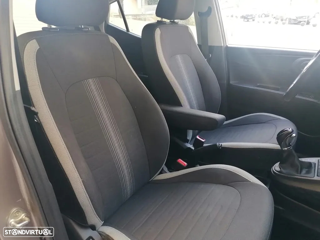 Hyundai i10 1.0 Comfort AMT - 2