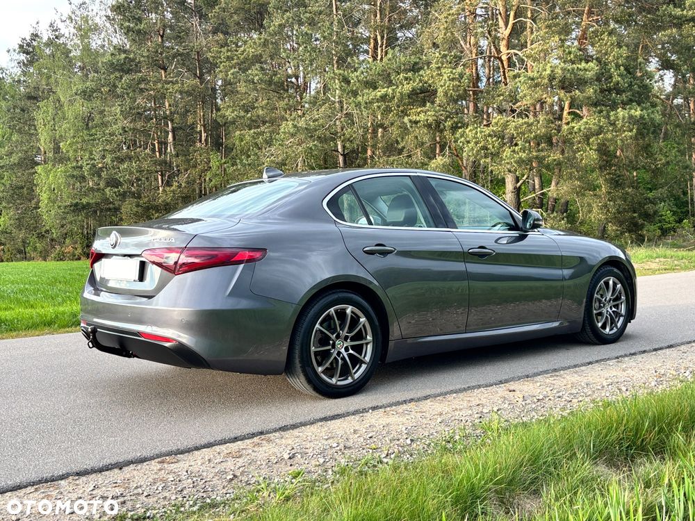Alfa Romeo Giulia 2.2 AT8 Executive - 9