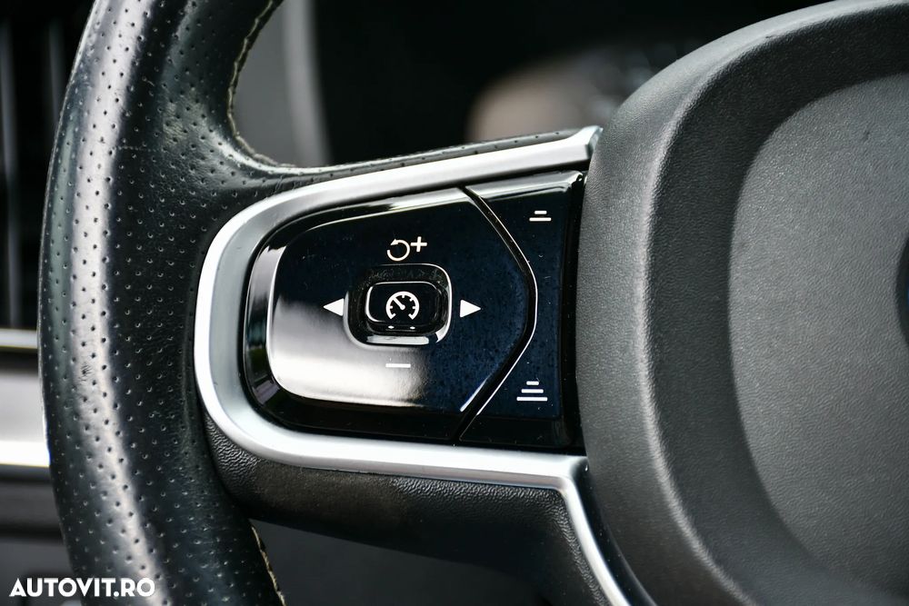 Volvo XC 60 D4 AWD R-Design - 18