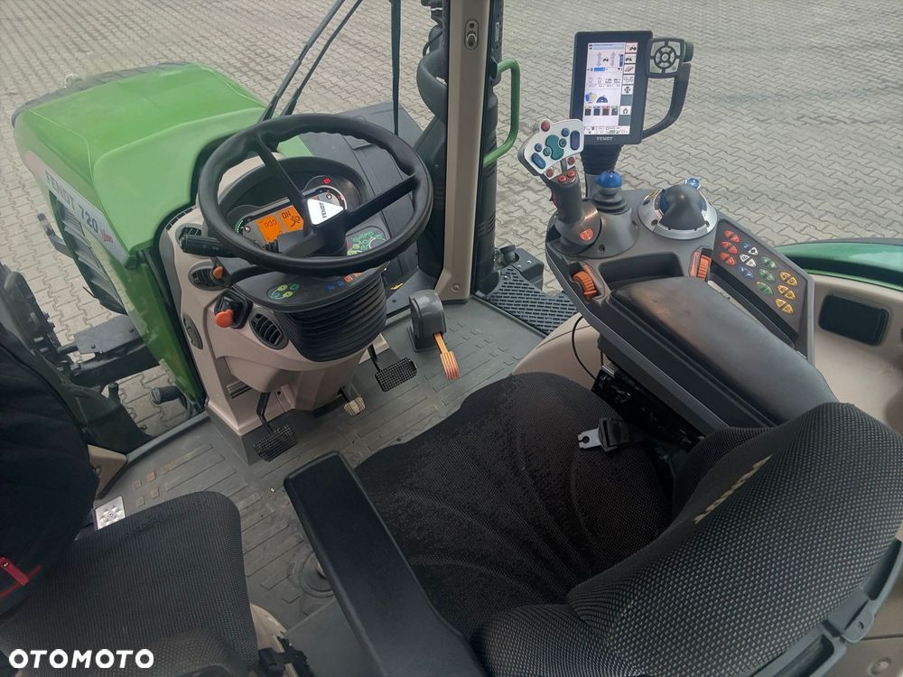 Fendt Vario 720 - 5