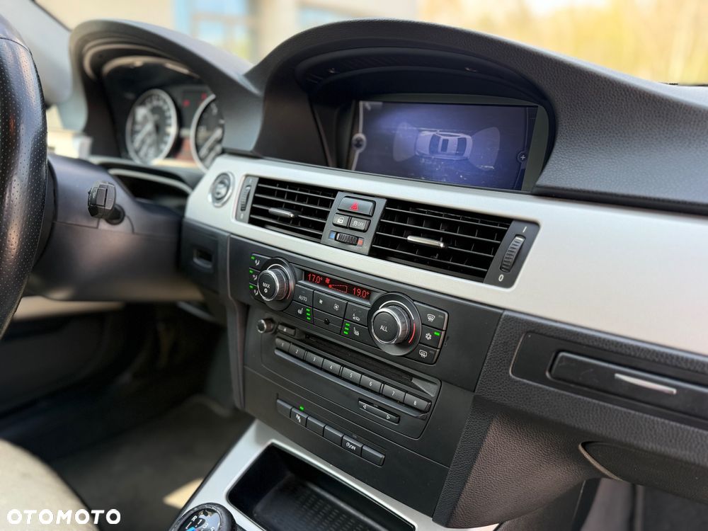 BMW Seria 3 320d - 16