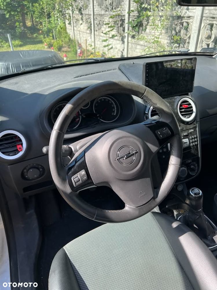 Opel Corsa 1.2 16V Essentia - 5