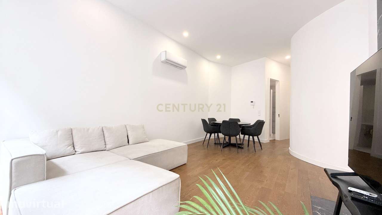 Apartamento T2 com terraço e fachada histórica no centro do Porto - Grande imagem: 4/42