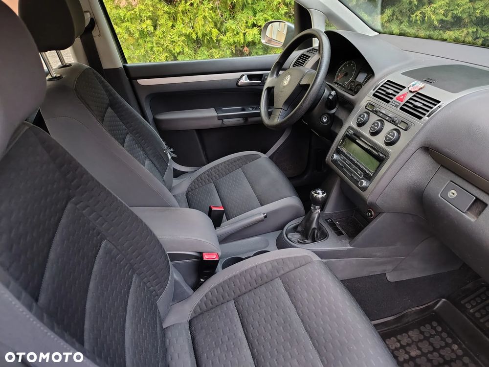 Volkswagen Touran - 11