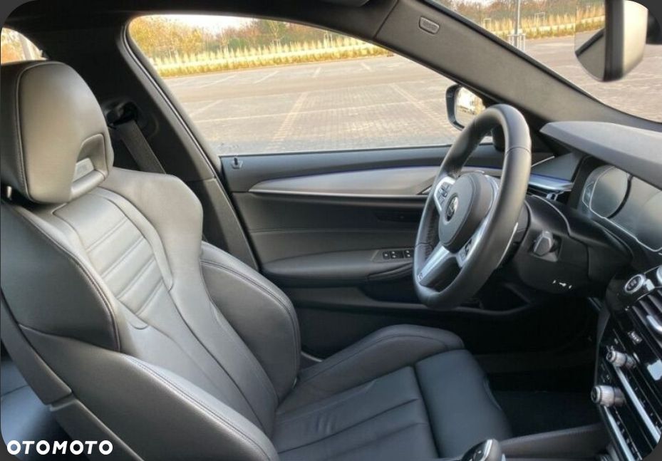 BMW Seria 5 520d xDrive - 10