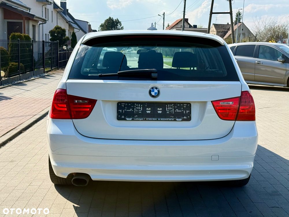 BMW Seria 3 320d xDrive DPF - 11