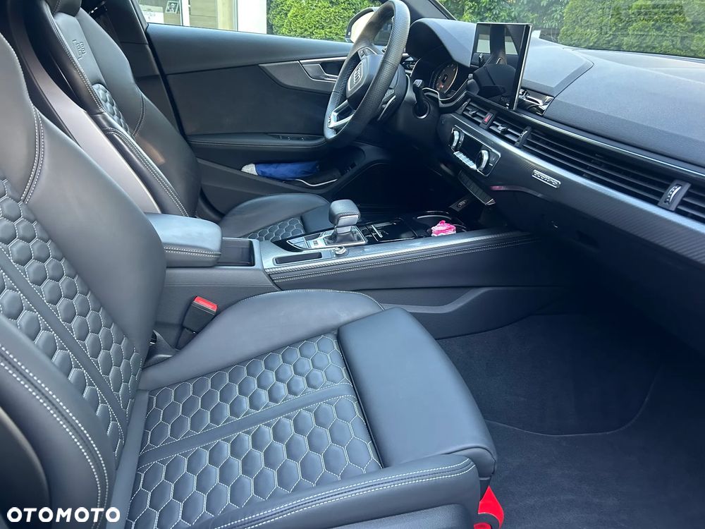 Audi RS4 Limousine - 8