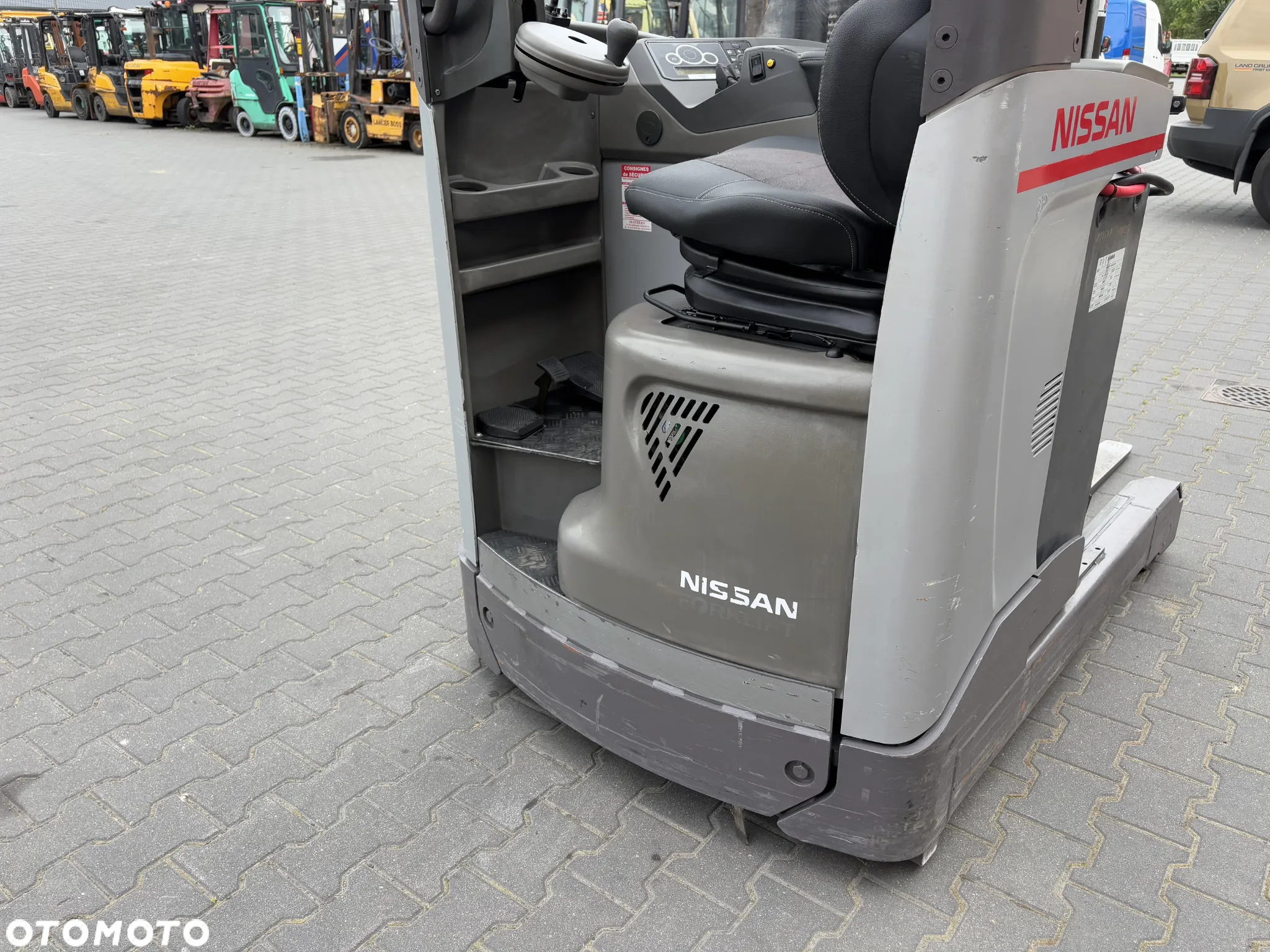 Nissan ULS120 - 14