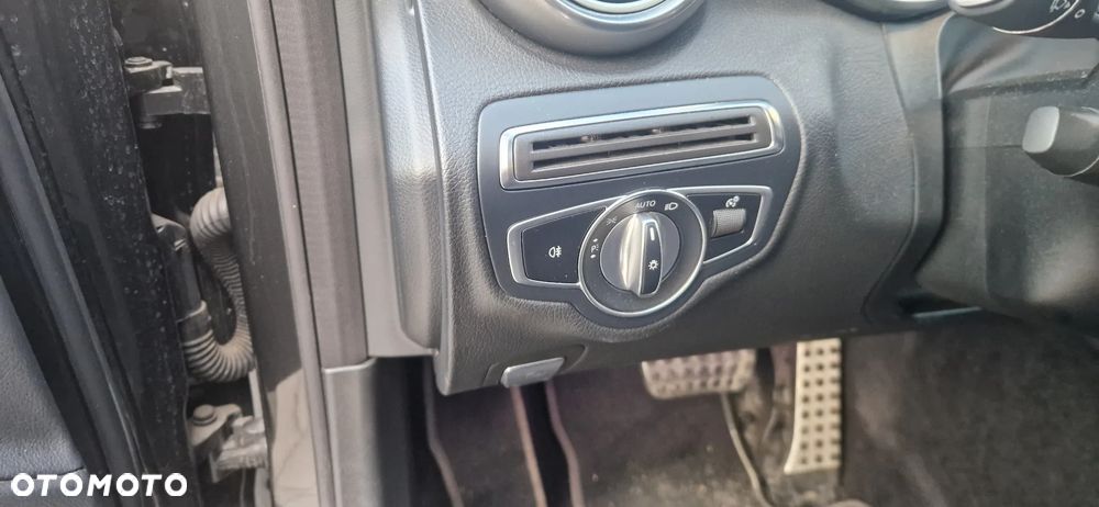 Mercedes-Benz Klasa C 220 d 4Matic 9G-TRONIC AMG Line Plus - 24