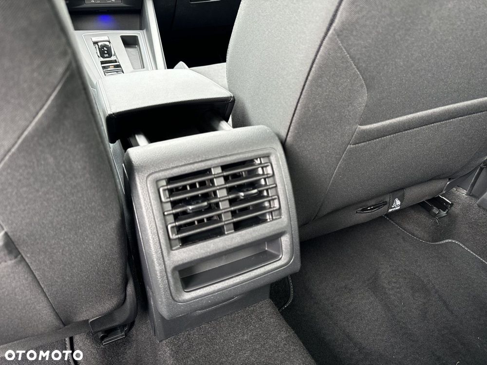 Volkswagen Golf - 23