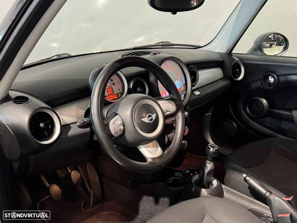 MINI 3 Portas Cooper D - 26