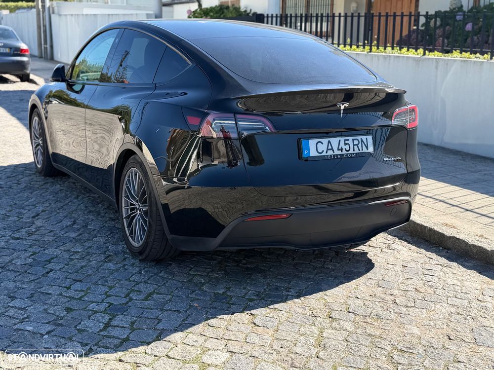 Tesla Model Y - 4