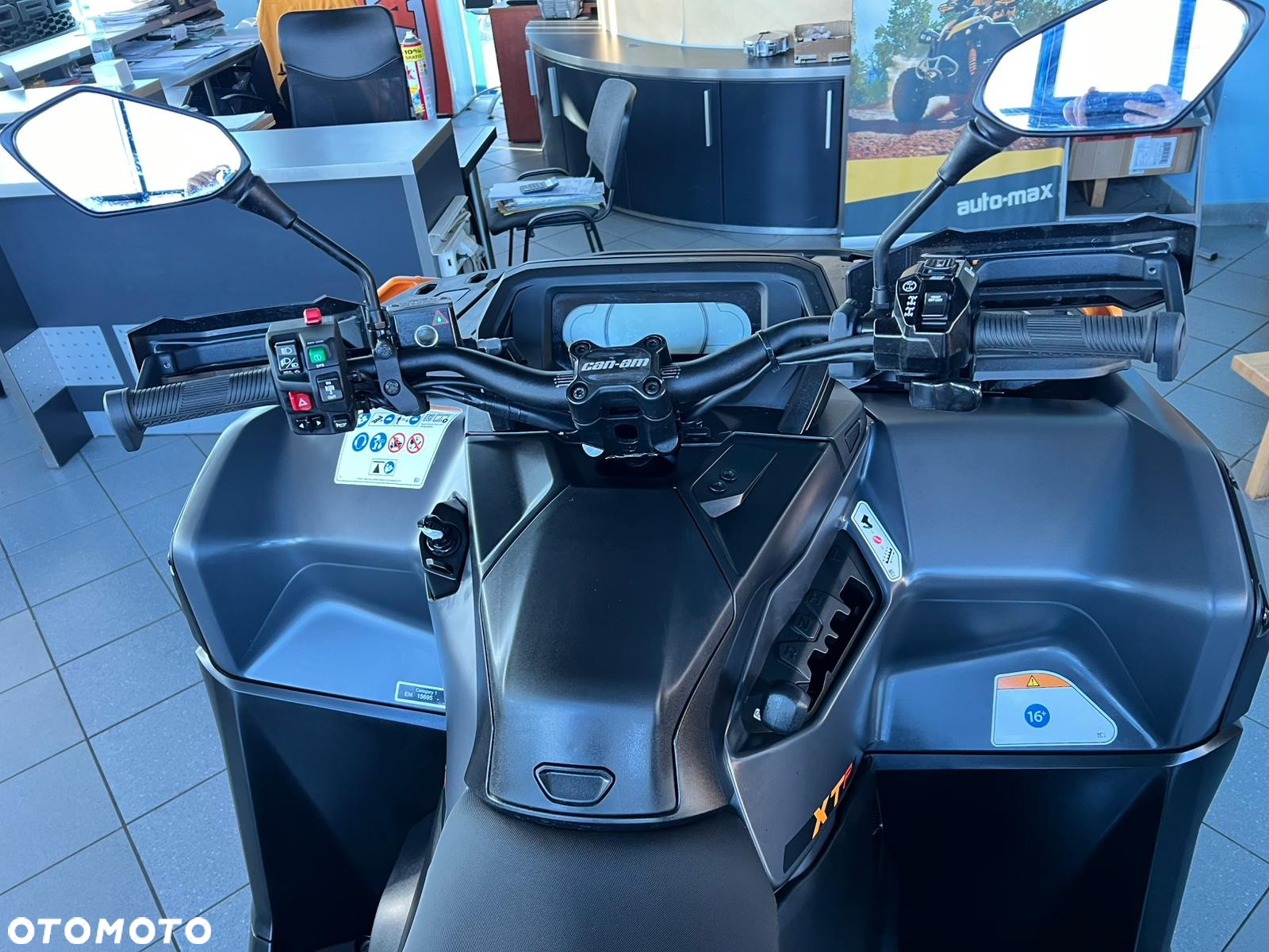 Can-Am Outlander Max - 10