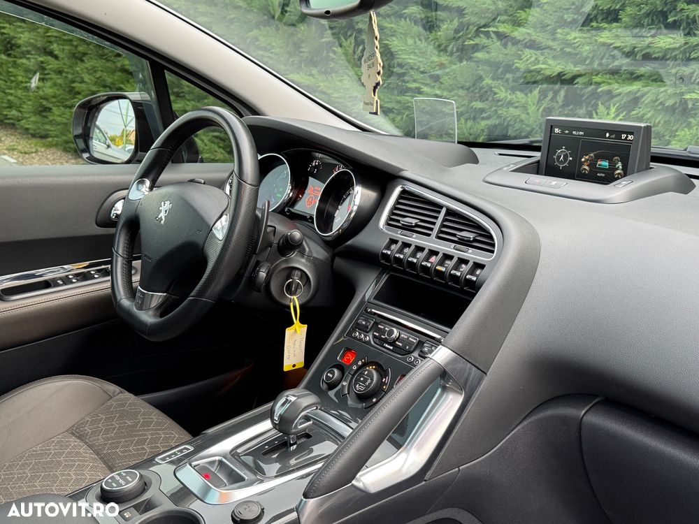 Peugeot 3008 Hybrid4 - 5
