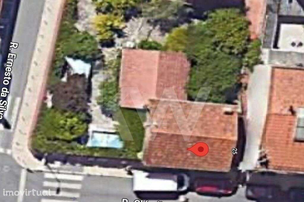 Moradia com 2 pisos e jardim no centro  de Benfica - Grande imagem: 2/23