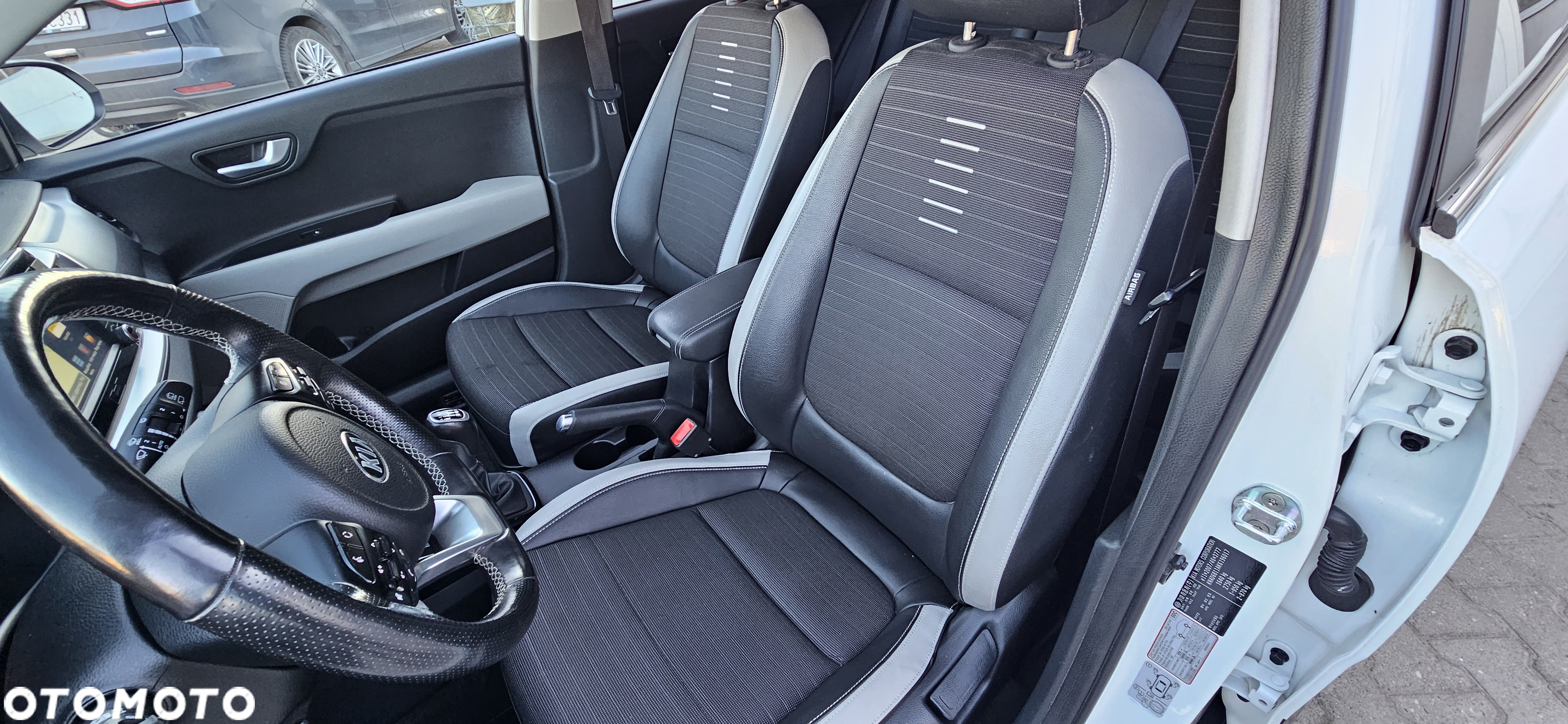 Kia Stonic 1.0 T-GDI 120 Edition 7 - 11