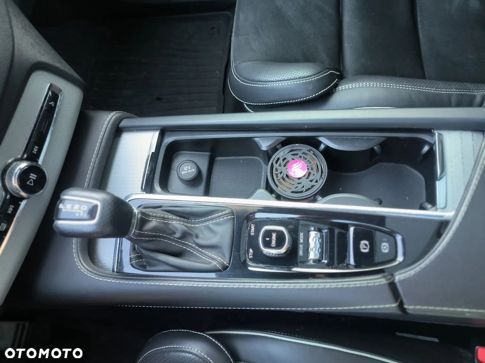 Volvo XC 90 T6 AWD R-Design 7os - 30