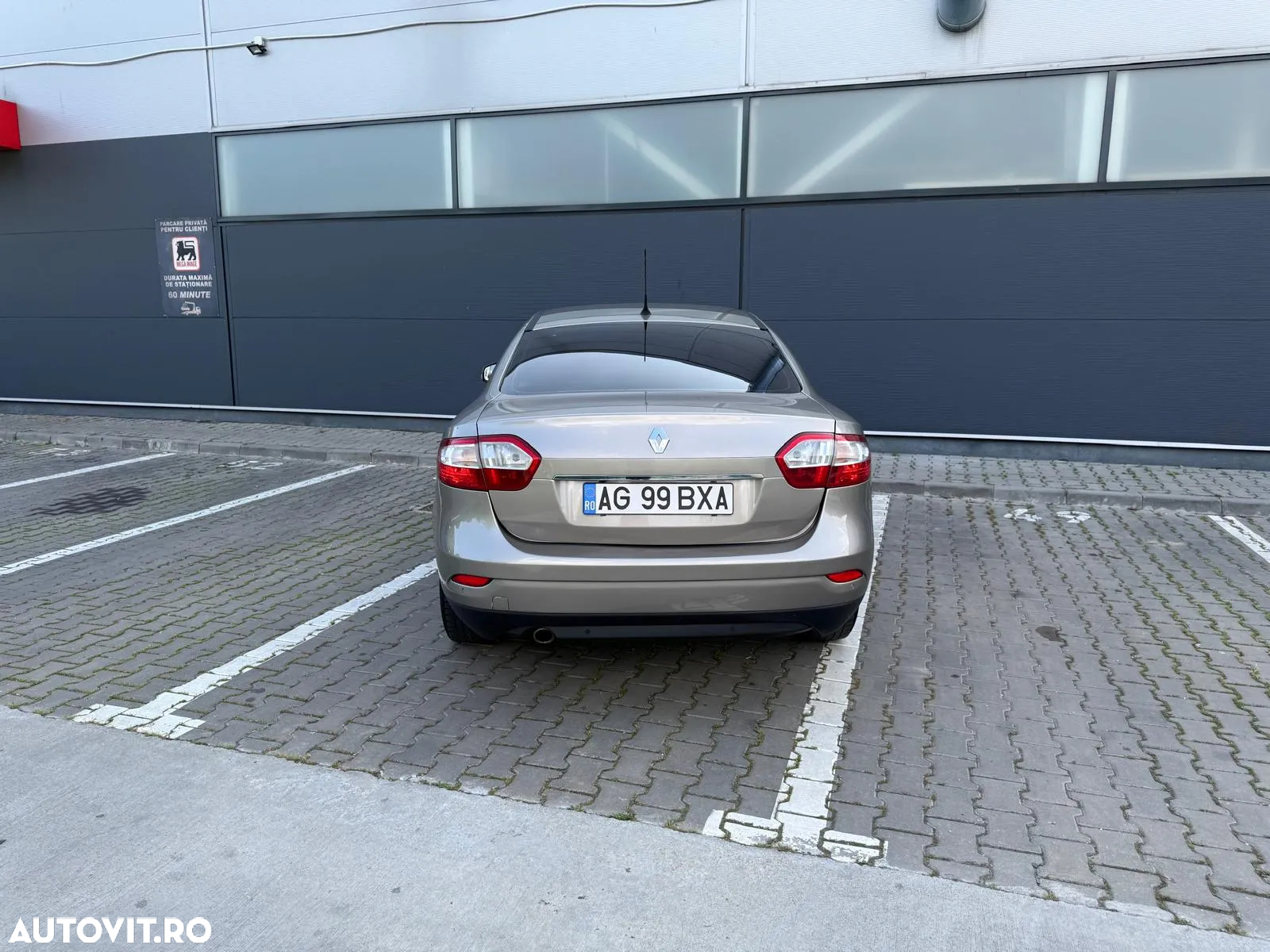 Renault Fluence 2.0 16V 140 CVT Dynamique - 10